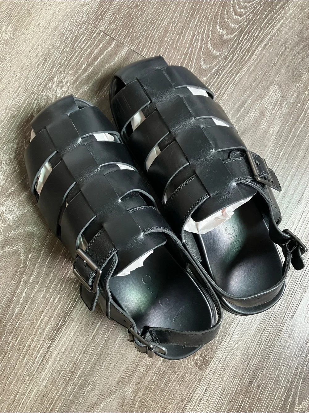 Vionic Men's Black Leather Fisherman Sandals